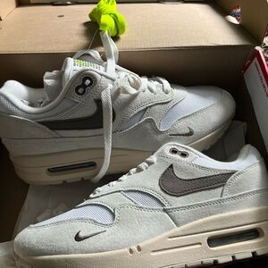 Nike shoes brand new